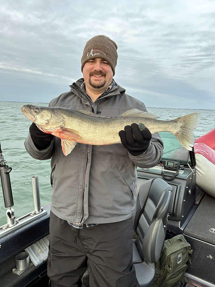 D3-WalleyeCharters-WfWH-999V-1