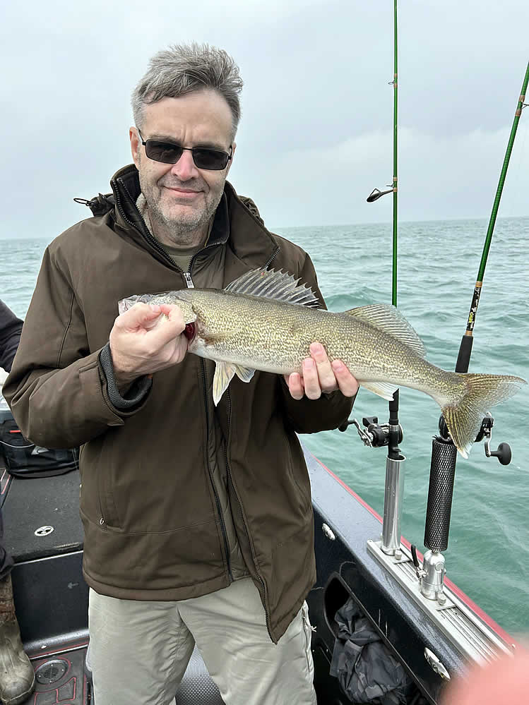 D3-WalleyeCharters-WfWH-999V-2