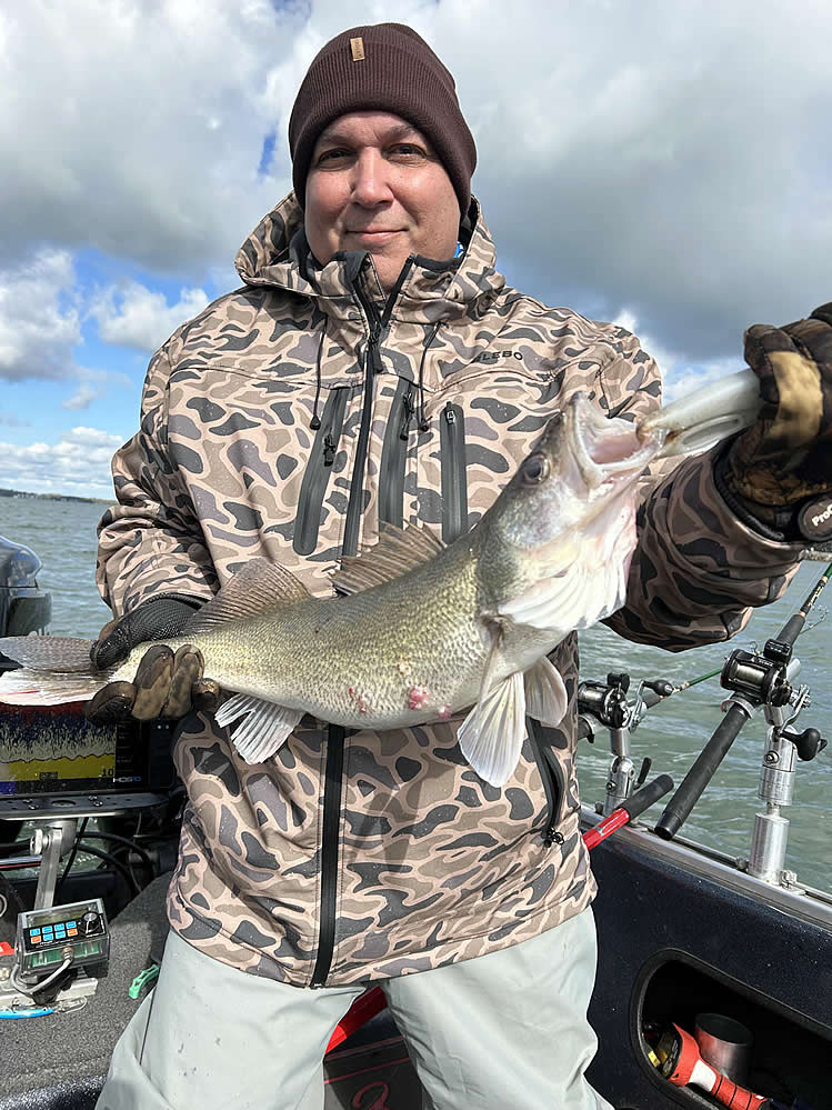D3-WalleyeCharters-WfWH-999V-4a
